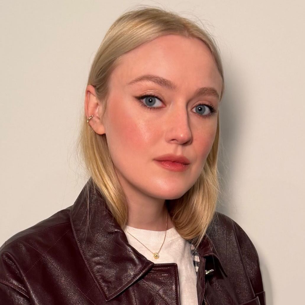 Dakota Fanning Hops On The Halo Lip Trend